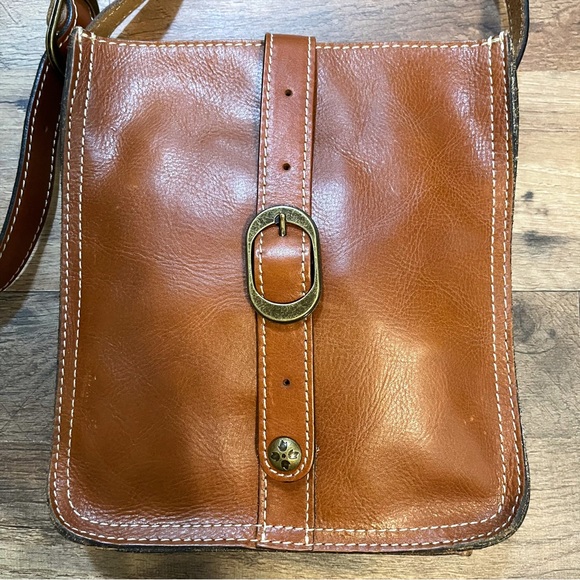 Patricia Nash | Classic Venezia Crossbody Pouch - Picture 3 of 13